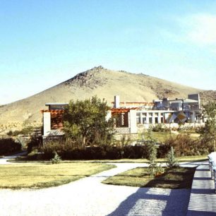 Výletní restaurace u horského jezera Karga. Oblíbená destinace cizinců žijících v Kábulu, Afghánistán