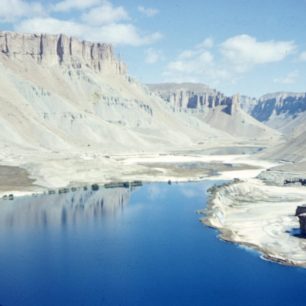 Jedno z bamianských jezer na Hedvábné stezce, Afghánistán