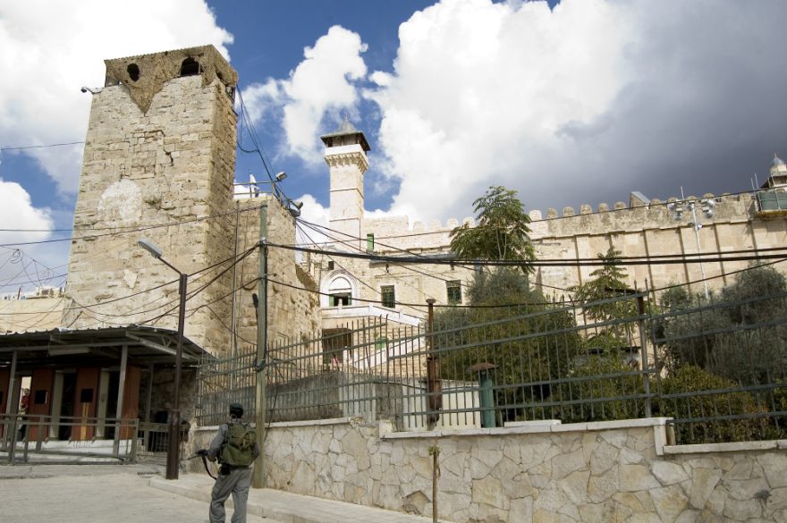 Ve městě se neustále pohybují vojáci