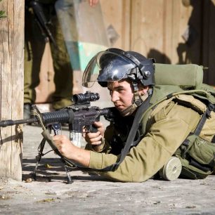 Na demonstracích zasahují i vojáci