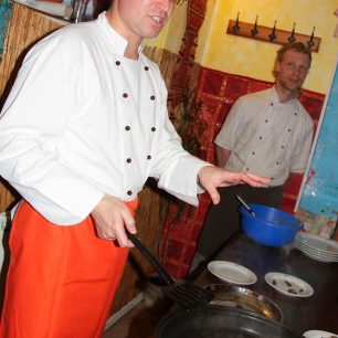 Hmyz se jí prakticky na celém světě