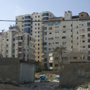 Rozbořeného je toho zde hodně, ale stejně tak vydatně se staví