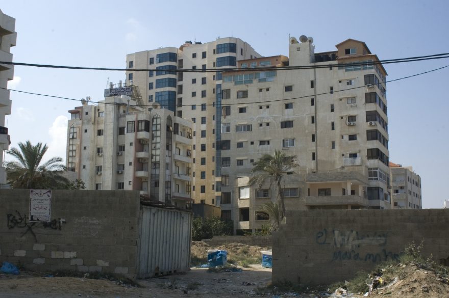 Rozbořeného je toho zde hodně, ale stejně tak vydatně se staví