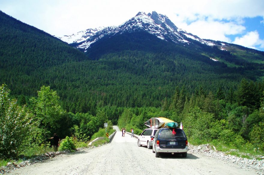 Most přes Lillooet river, spouštíme lodě