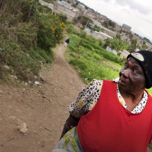 Babičky starající se o tři sirotky