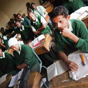 Na hodině v soukromé škole ve čtvrti Kasarini