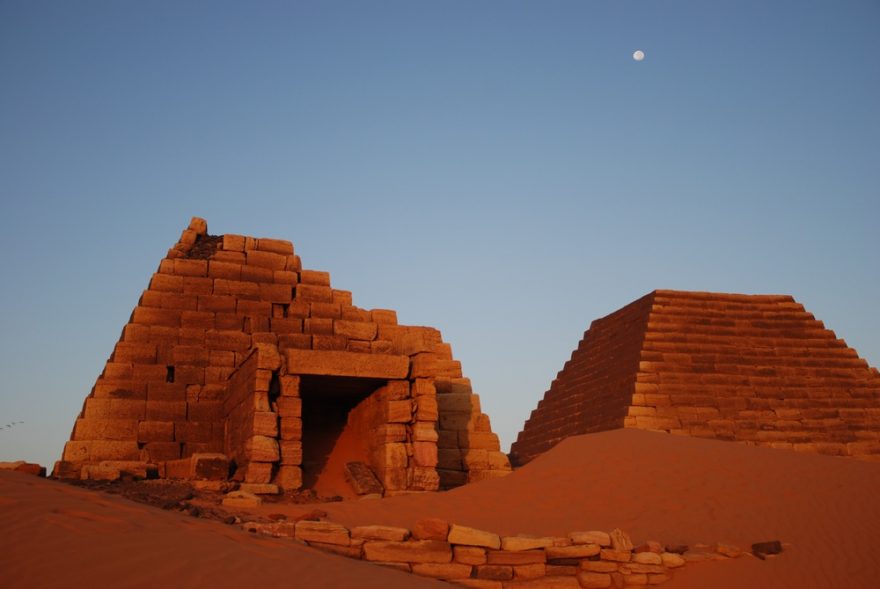 Súdán, starověké pyramidy v Badžaríje, Royla City Meroe