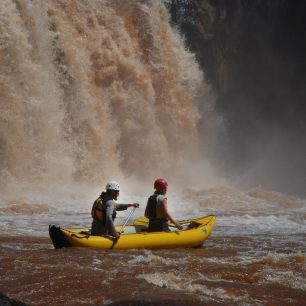 Keňa, vodopád na řece Tana