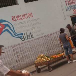 Všudypřítomná revoluční hesla v centru Havany