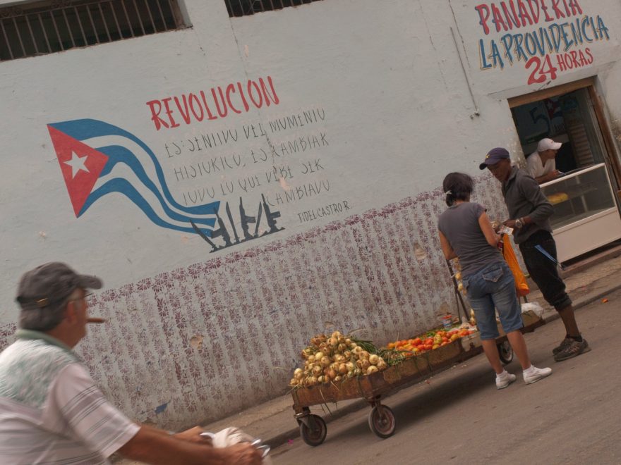 Všudypřítomná revoluční hesla v centru Havany