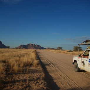 Namibie, hora Spitzkoppe, zvaná namibijský Matterhorn