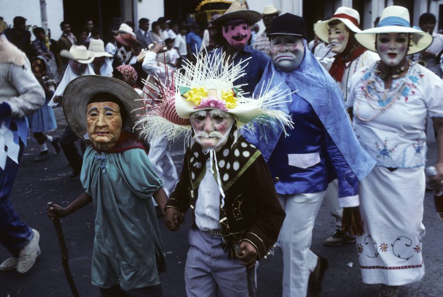 Masopustní masky během fiesty v Mexiku