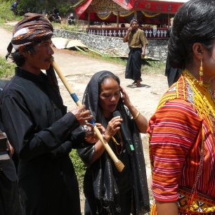 Pohřební průvod na Sulawesi
