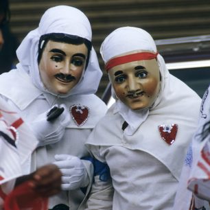 Na masopustu v Tlax jsou stále vidět masky napodobující Evropany, které jsou reminiscencí na koloniální časy, Mexiko