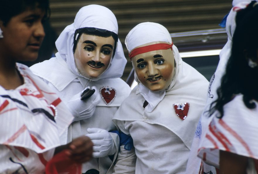 Na masopustu v Tlax jsou stále vidět masky napodobující Evropany, které jsou reminiscencí na koloniální časy, Mexiko