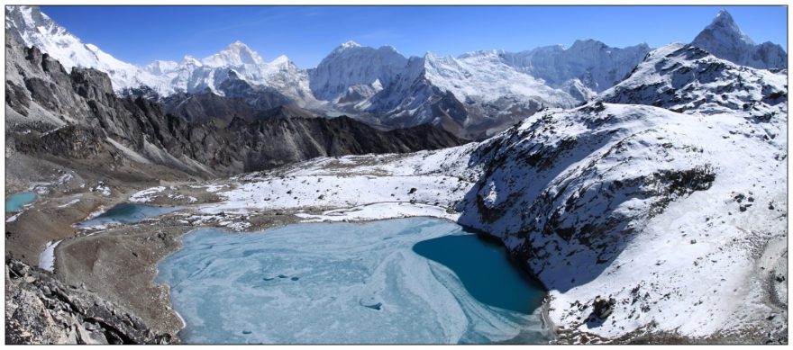 Pohled ze sedla Kongma La (5535 m.n.m.), Nepál