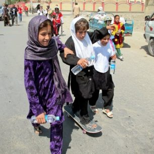 Skateboard je zábavou, ale také způsobem jak uniknout z těžké reality, Afghánistán
