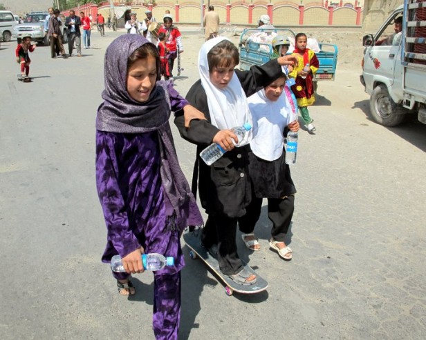 Skateboard je zábavou, ale také způsobem jak uniknout z těžké reality, Afghánistán