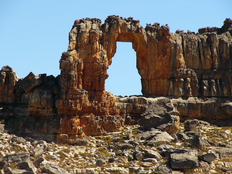 Za svou dnešní podobu vděčí Cedrové hory bohaté skalní „výzdobě“. Patrně nejznámějším útvarem je skalní brána Wolfberg Arch.