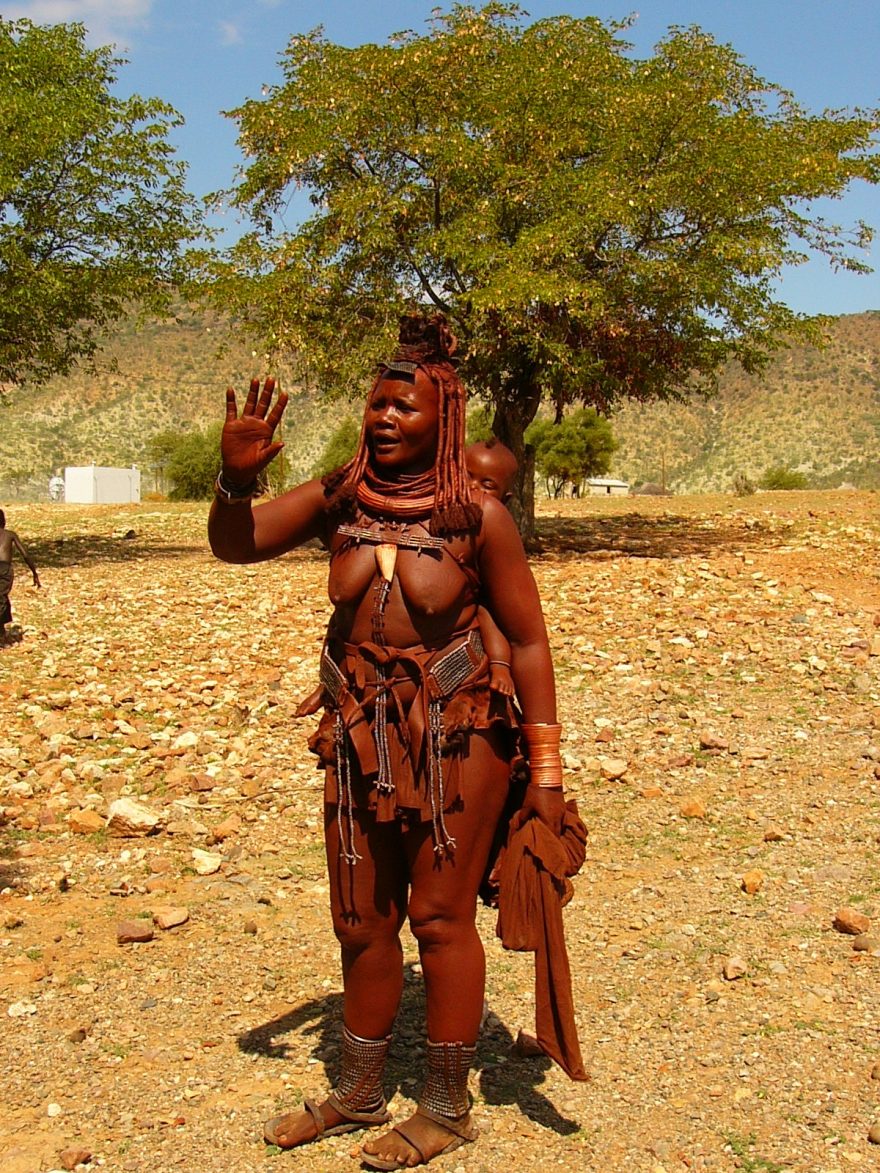 Řeka Kunene je životodárnou tepnou oblasti zvané Kaokoland, která je domovinou kmene Himbů. 