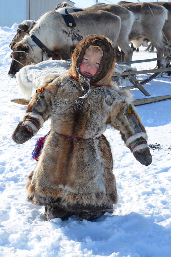 Děti a sobi  žijí pospolu