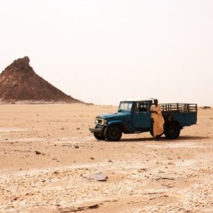 Po cestě jsme zachraňovali dva Tuaregy, jimž došel benzín