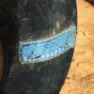 Kolo po návštěvě pouštního pneuservisu