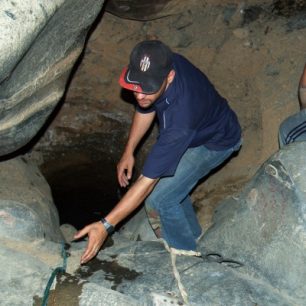 Studna uprostřed hory