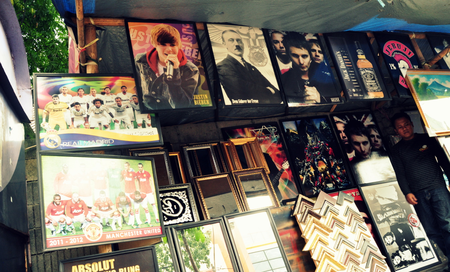 Pouliční stánek s obrázky, Bandung, západní Jáva