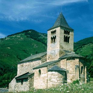Španělské Pyreneje - románský kostel, Španělsko