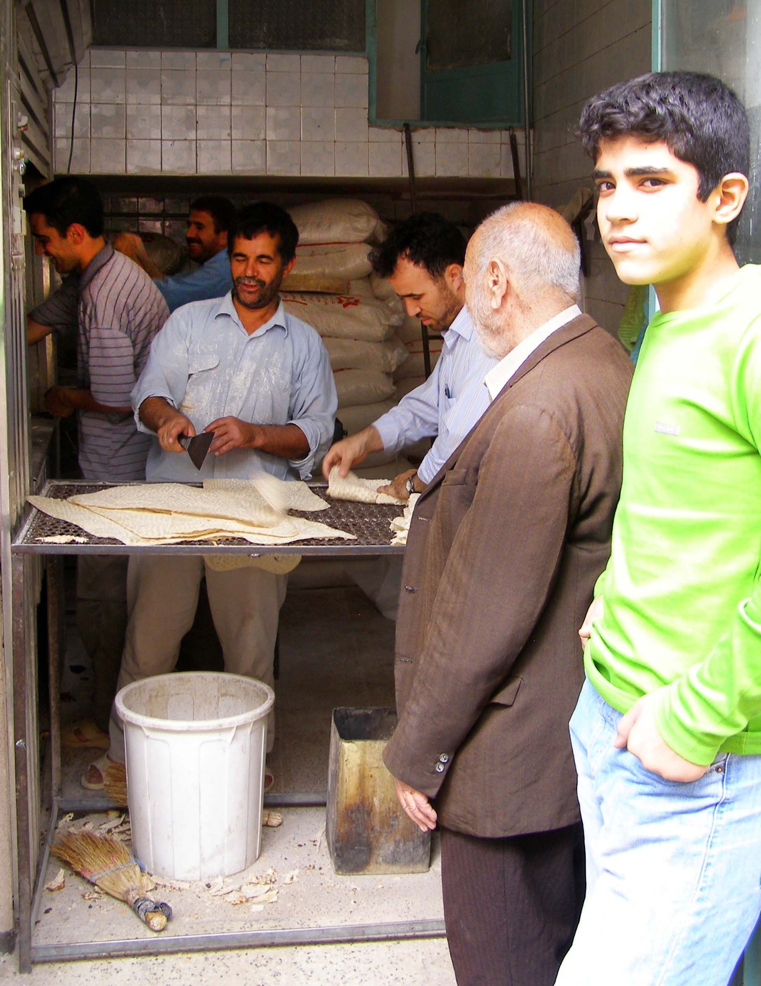 Fronta na chleba, Zanjan, Írán,