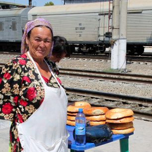 Prodavačka chleba, Uzbekistán