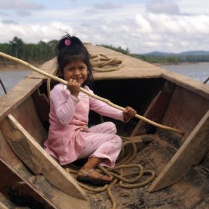 Kam se plaví tato malá Brazilka?