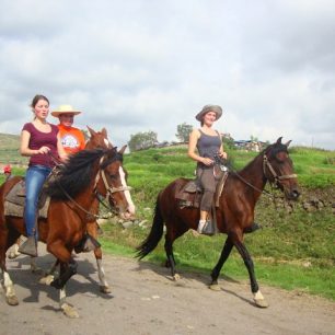 Arequipe si můžete prohlédnout i z koňského hřbetu