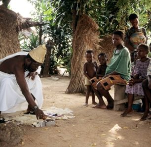 Fetiš je velká hrouda uplácaná z hlíny, Ghana