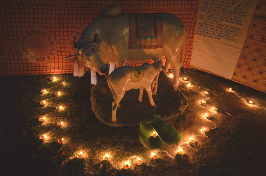 Výzdoba před divadlem, Indie