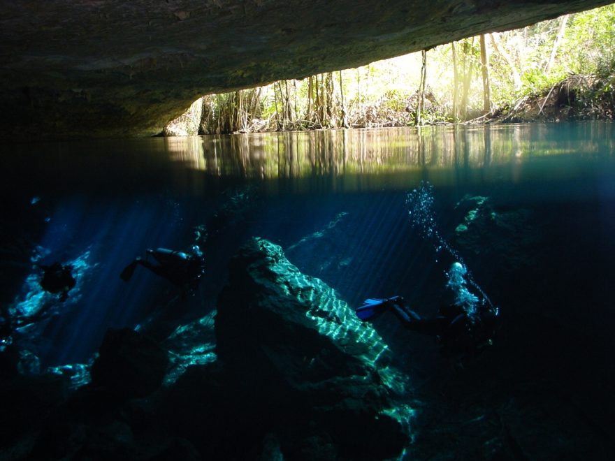 Vstup do Cenote Chuck Mool, Mexiko