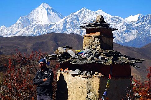 Nepál, Trek kolem Dhaulágiri, čorten