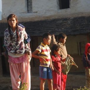 Nepál, Trek kolem Dhaulágiri, vesnická atmosféra