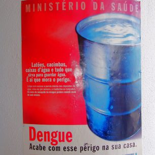 Plakát upozorňující na nebezpečí dengue – Brazílie
