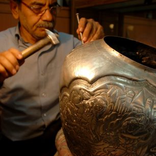 Nádoba musí být při tepání vyplněna tmelem.