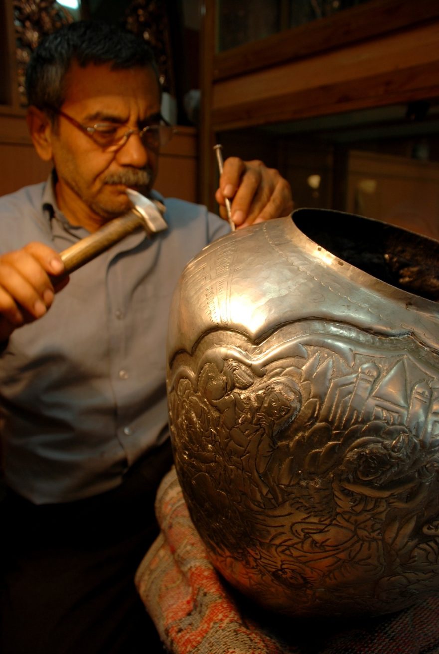 Nádoba musí být při tepání vyplněna tmelem.