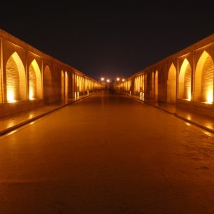 Most 33 oblouků byl postaven roku 1602.