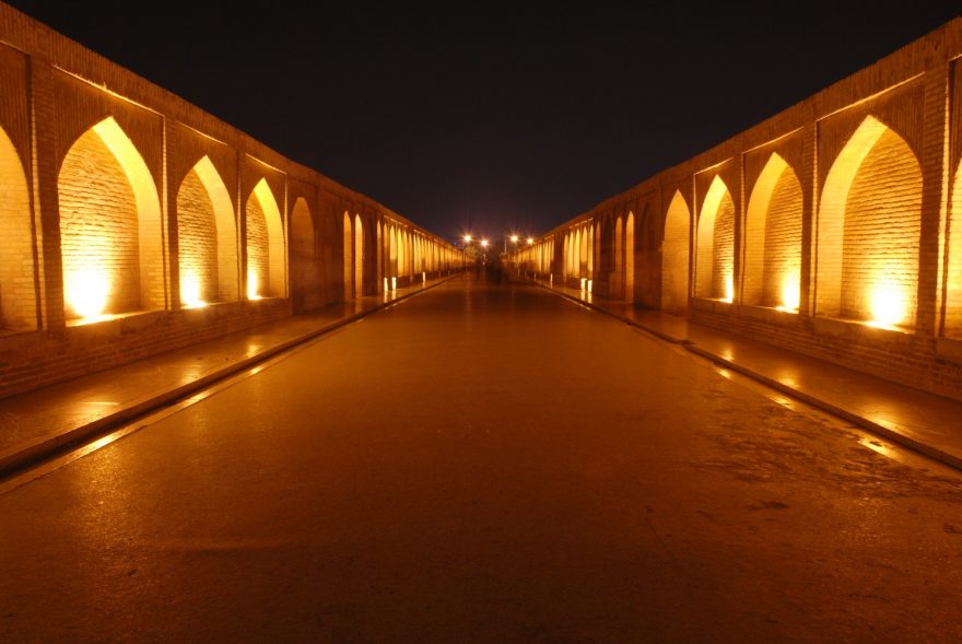 Most 33 oblouků byl postaven roku 1602.