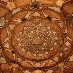 Palác Osmi rájů pochází se 17. století. Ve své době sloužil jako rezidence princezen králova harému.