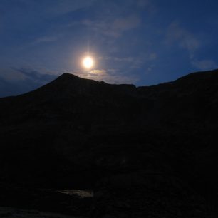 Úplněk nad Fagarašem