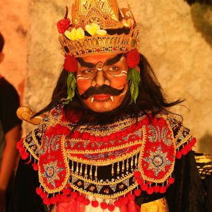 Nejzajímavějším prvkem jsou kostýmy