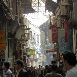 Bazaar je obchodní tepnou každého města, nejinak tomu je samozřejmě i v Teheránu