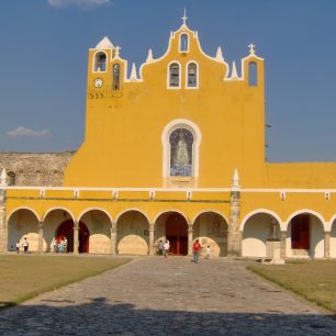 Izamal v barvě hořčice