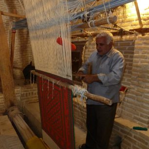 Výroba koberce ve městě Meybod